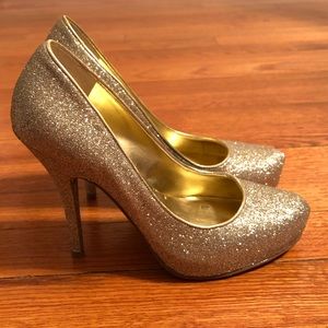 **MINT CONDITION** Guess Sparkle Stilettos